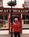 Matt Molloy, miembro de Chieftains que tocó en Voyager, delante de su bar (3) Comentarios